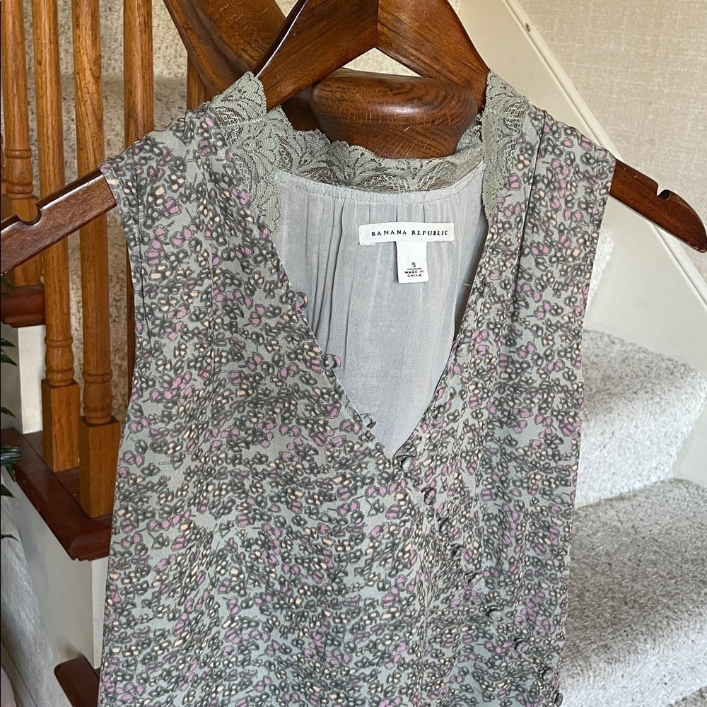 Banana Republic Floral Silk Blouse - Picture 2 of 9